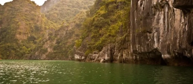 Croisiere en baie Halong pour découvrir l'étonnante grotte de Luon