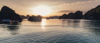 Croisiere en baie Halong pour découvrir la belle grotte de Trinh Nu