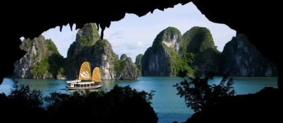 Croisiere en baie Halong pour découvrir la surprenante grotte de Trong