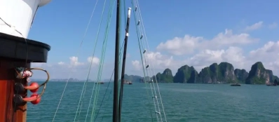 Croisiere en baie Halong pour passer une nuit sur la jonque moderne