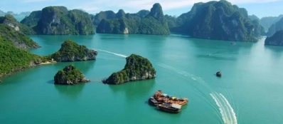 Croisiere en baie Halong pour visiter Bai Tu Long, cousine d'Halong