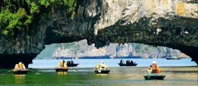 Est-ce que toute la croisiere en baie Halong inclut visites aux grottes?