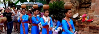 Fête de la Tour de la Dame Po Nagar agence de voyage au vietnam
