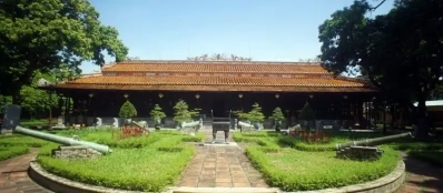 Guide francophone prive Hue Vietnam