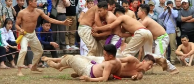 Le lancer de balle cuop câu (jeu de dispute de la balle)