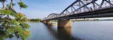 Le pont Truong Tiên et la rivière des Parfums agence voyage