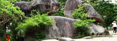 Le rocher du coq et de la poule (Hon Trong Mai) agence de voyage au vietnam
