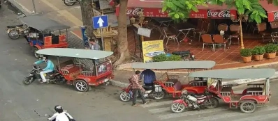 Tuk-tuk, un moyen de transport typique du Cambodge