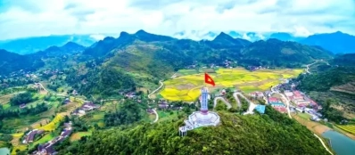 Visiter la tour du drapeau Lung Cu avec un Guide francophone au Vietnam