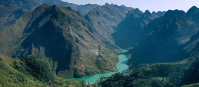 Voyager avec un Guide francophone au Vietnam pour admirer canyon Tu San