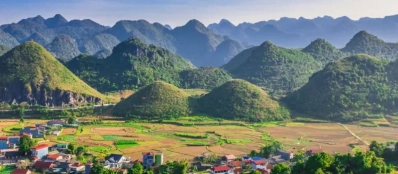 Voyager avec un Guide francophone au Vietnam pour visiter plateau Dong Van