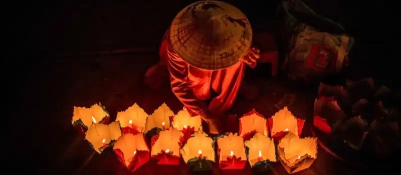 Activités rituelles au Vietnam en juillet lunaire - Mois des fantômes affamés