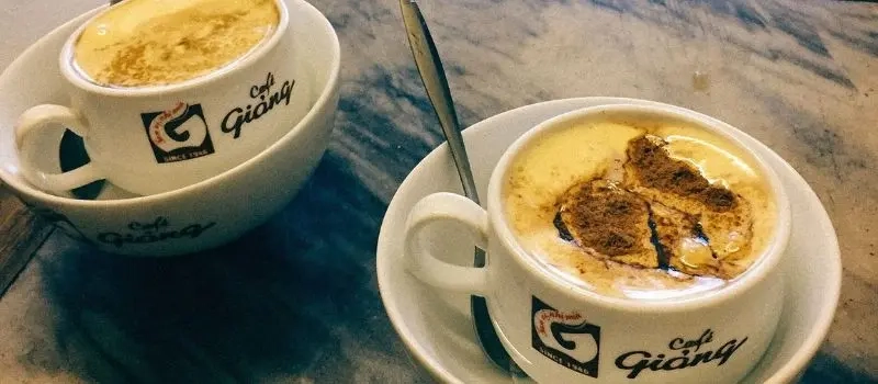 Boire un café aux œufs après la visite au lac de Hoan Kiem Voyage Vietnam