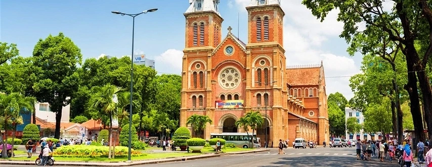 Cathédrale de Notre Dame agence de voyage au vietnam
