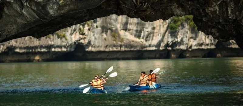 Choisir le meilleur itinéraire de croisiere en baie Halong entre amis