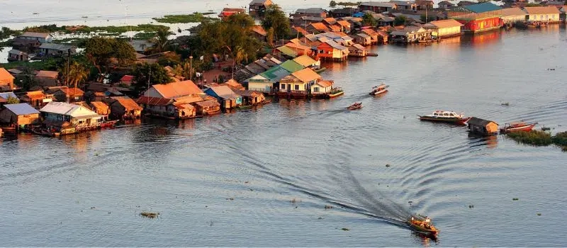 Circuit Découverte Tonlé Sap avec notre agence de voyage au Cambodge