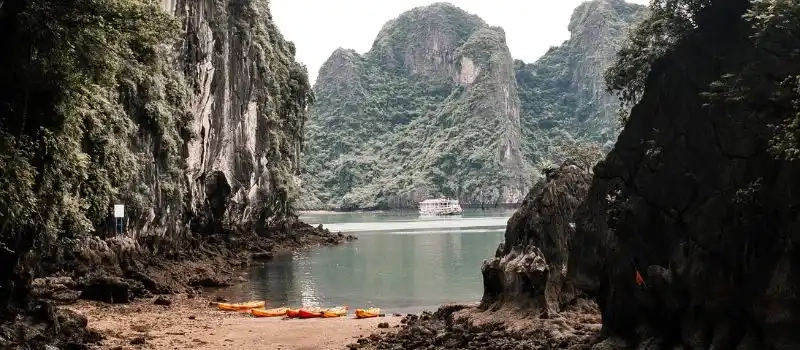 Croisiere en baie Halong pour contempler des îles et des îlots magiques