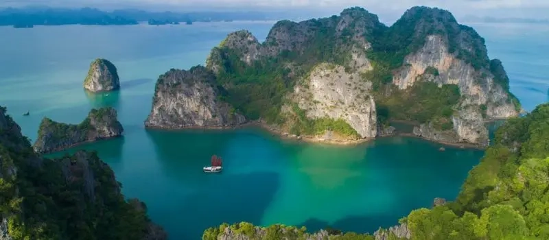 Croisiere en baie Halong pour découvrir beauté des jonques traditionnelles