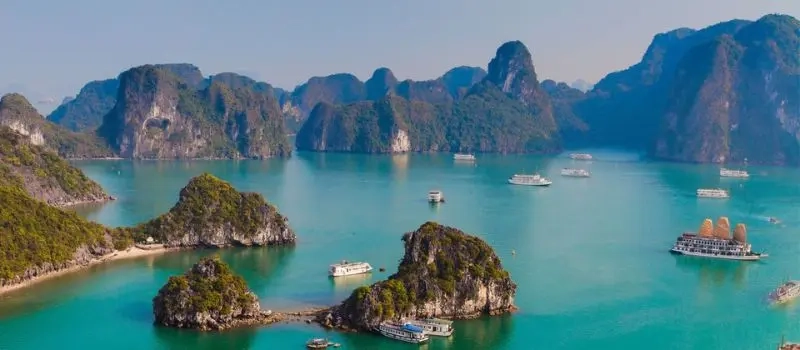 Croisiere en baie Halong pour découvrir la magnifique grotte de Tien Ong