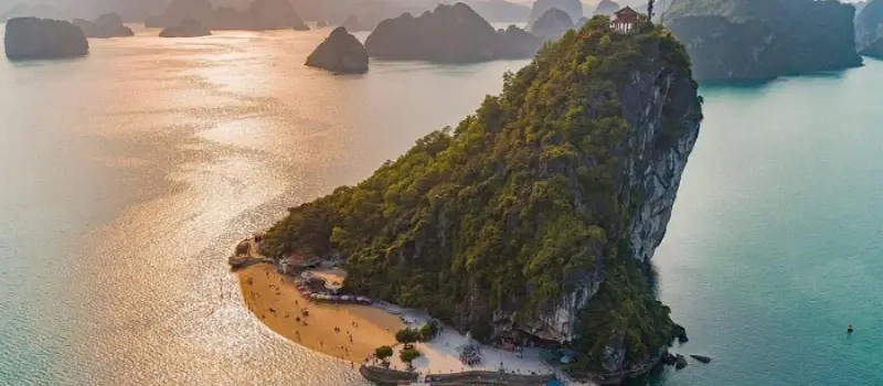 Croisiere en baie Halong pour découvrir la paisible île de Titop