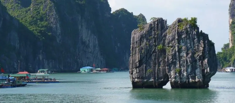 Croisiere en baie Halong pour plonger dans des eaux claires et bleues