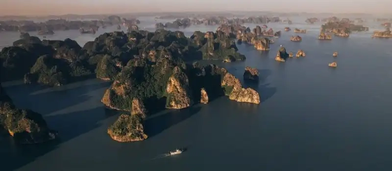 Croisières de luxe secrètes au Vietnam: Explorez des baies cachées
