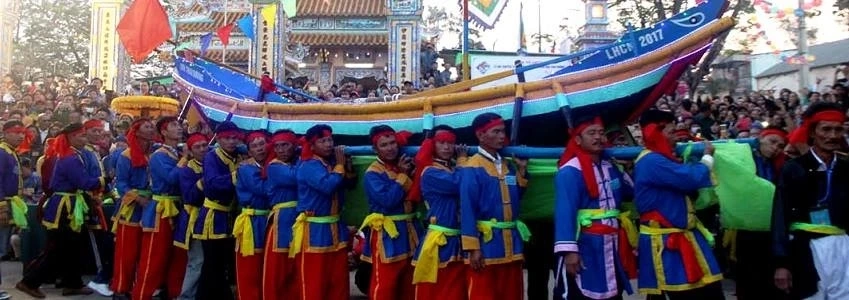 Fête de Cau Ngu à Thai Duong Ha agence de voyage au vietnam