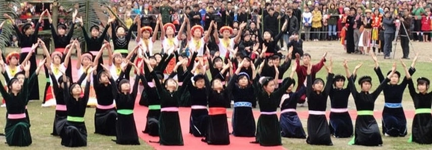 Fête de Long Tong Lao Cai agence de voyage locale francophone au vietnam