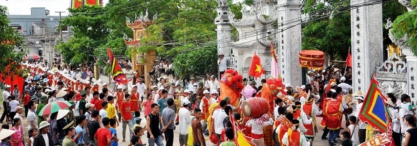 La fête de Quan Lan Quang Ninh Ha Long agence de voyage au vietnam