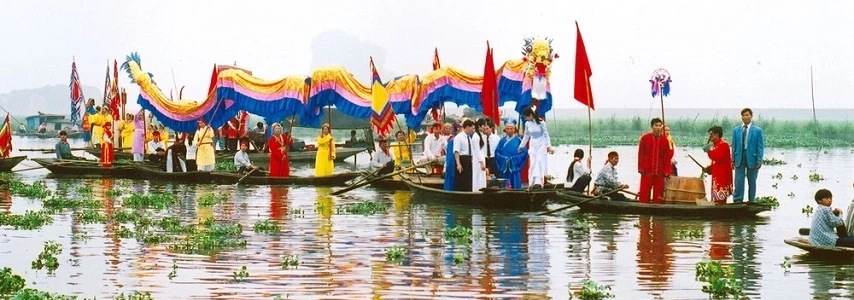Fête de Truong Yen ninh binh agence de voyage au vietnam