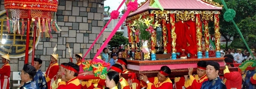 Fête du temple de Ba Chua Xu agence de voyage au vietnam