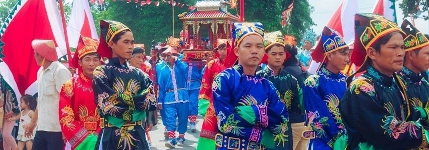 Fêtes de la maison communale de Dong Thap agence voyage