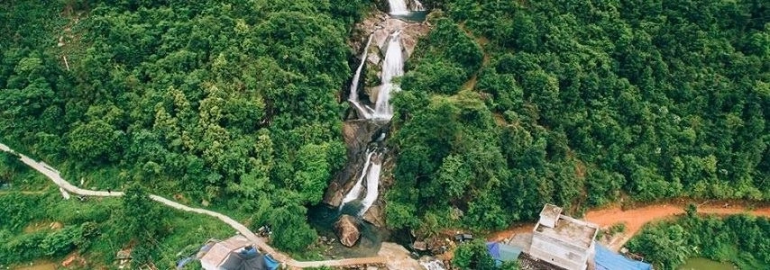 La cascade de Khe Van Quang Ninh agence de voyage au vietnam
