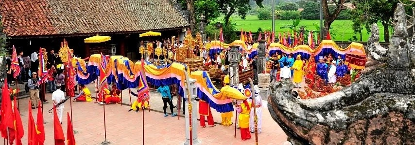 La fête haute en couleur de Truong Yên agence de voyage au vietnam