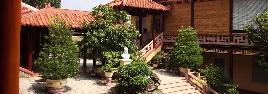 La pagode de Tu Dam à hue agence de voyage au vietnam