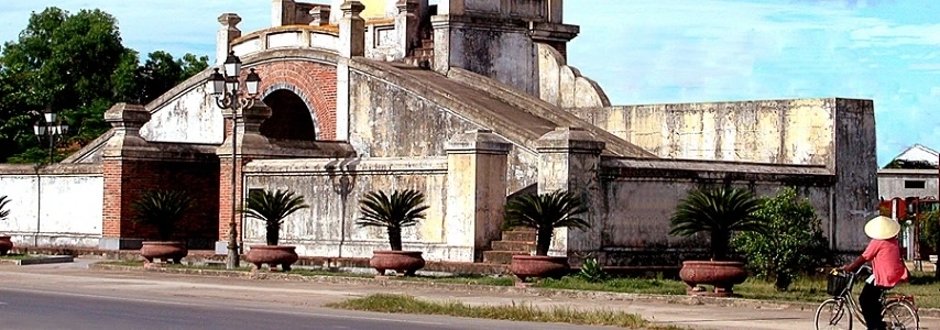 La porte de Quang Binh Quan agence de voyage au vietnam