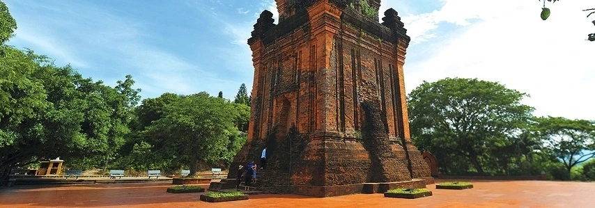 La tour Nhan (hirondelle) phu yen agence de voyage vietnam