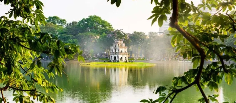 Le lac Hoan Kiem, un symbole au cœur de la capitale Hanoi Voyage Vietnam