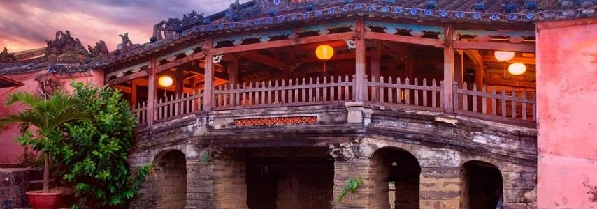 Le pont couvert japonais agence de voyage au vietnam