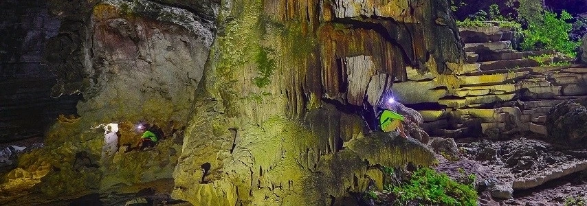 Le quotidien des porteurs de Son Doong agence de voyage au vietnam