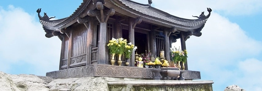 Le site Yen Tu Quang Ninh agence de voyage au vietnam