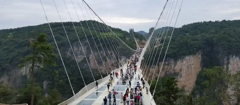 Les ponts en verre au Vietnam