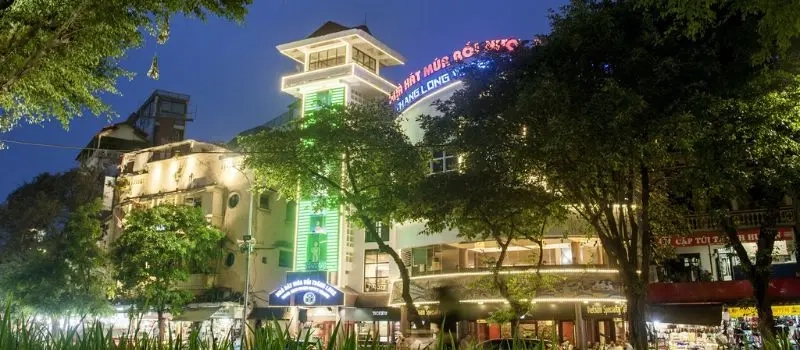 Où est situé le théâtre de marionnettes sur l'eau de Thang Long Hanoi?