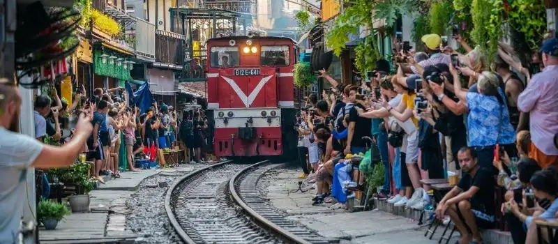 Où se trouve la rue du train Hanoi? Quand visiter cette célèbre rue?