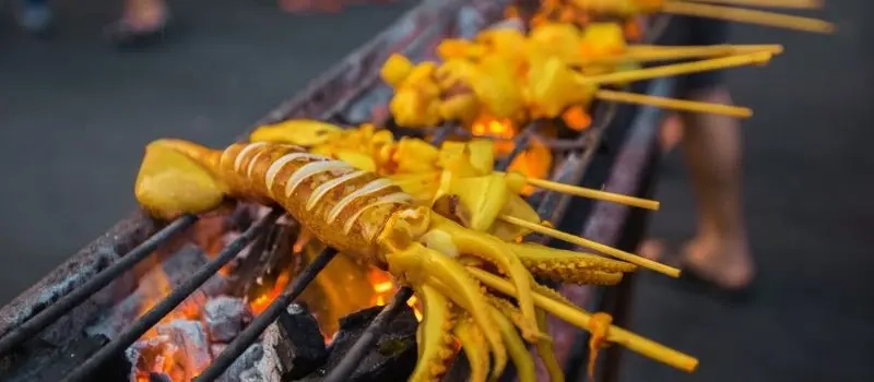Partez en voyage au Cambodge pour déguster la spécialité Ang dtray meuk