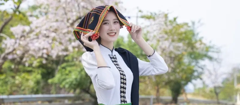 Rencontrer les Thais Blanc à Mai Chau avec un Guide francophone au Vietnam