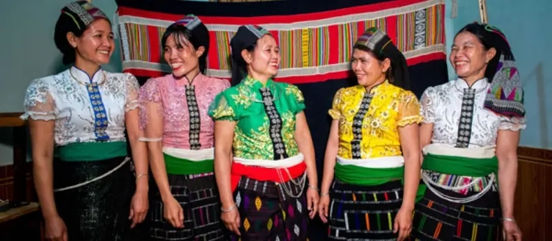 Rencontrer les ThaIs Noir à Mai Chau avec un Guide francophone au Vietnam