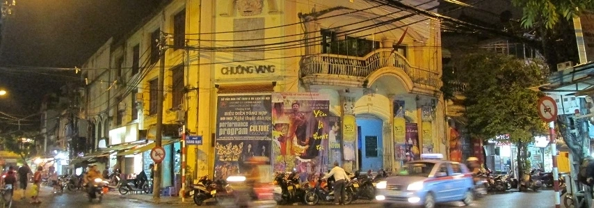 Rue Hang Bac Hanoi agence de voyage au vietnam circuit au vietnam sur mesure