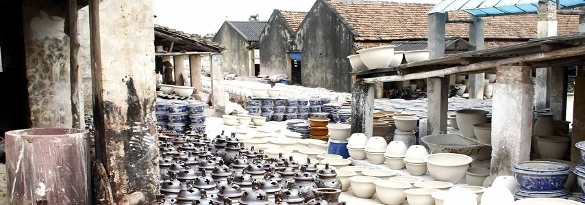 Village de poterie de Bat Trang Hanoi agence devoyage au Vietnam