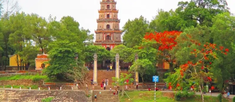 Visite pagode Thien Mu | Guide francophone au Vietnam